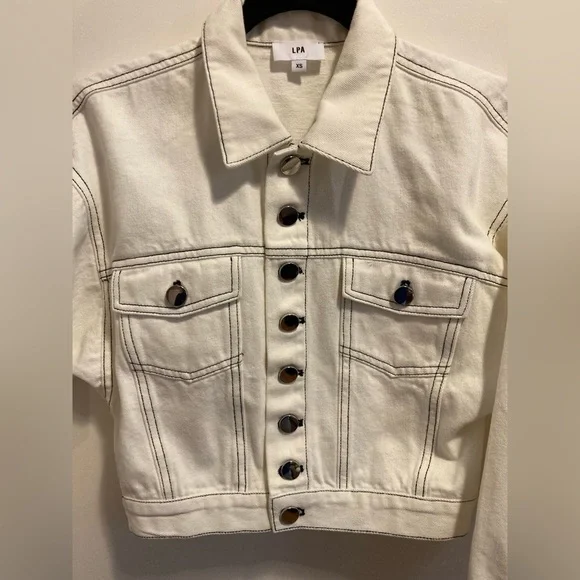 𝅺LPA pristine white cropped jean jacket. Size XS - Picture 5 of 12